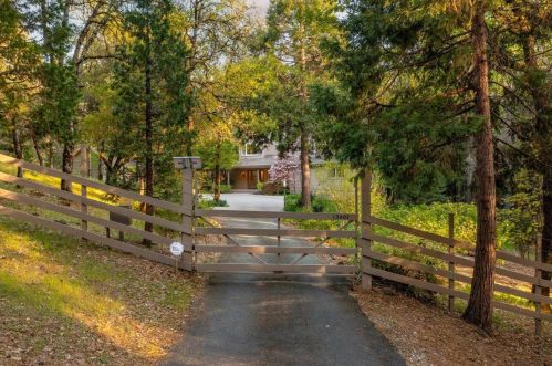 13407 Thoroughbred Loop, Grass Valley CA  95949-7691 exterior