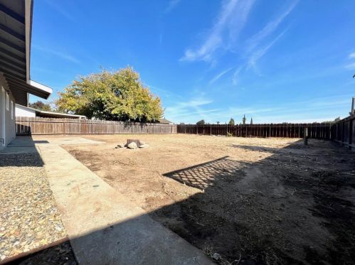 7076 Barbera Ave, Winton CA  95388-9302 exterior