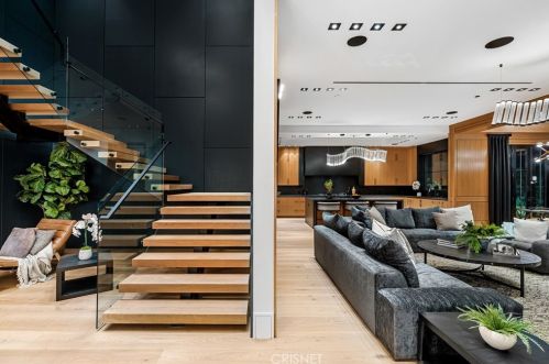 4508 Haskell Ave, Van Nuys CA  91436-3148 exterior