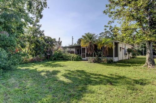 6271 62nd Ave, Pinellas Park FL  33781-5203 exterior