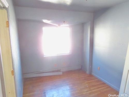 233 Rushmore St, Westbury NY  11590-3822 exterior