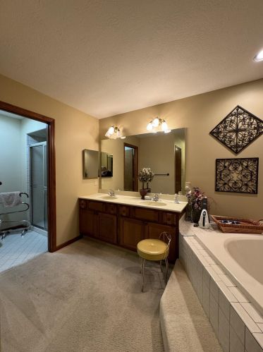 1 Cedar Pt, Newport KY  41076-1743 exterior