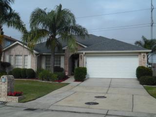 1937 Village Green St, Harvey, LA 70058-7001