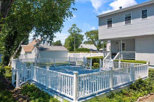 165 Clinton Ave, North Lindenhurst NY  11757-4127 exterior