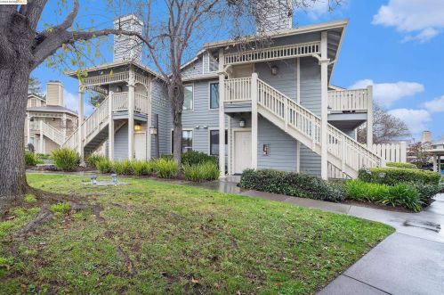 18 Lakeshore Ct, Richmond CA  94804-7419 exterior