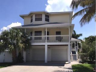 215 84th St, Bradenton Beach FL  34217-1023 exterior