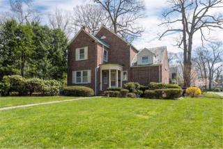 258 Park Ave, North Hills, NY 11030-2415
