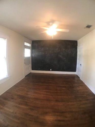 613 37th St, Austin TX  78705-1210 exterior
