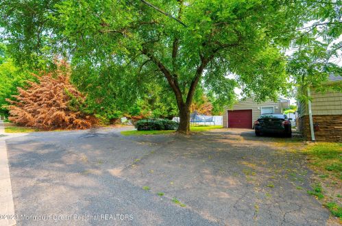 451 Middle Rd, Hazlet NJ  07730-2483 exterior