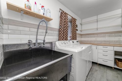 13 Pelican Dr, Berkeley Township NJ 08721-1654 exterior