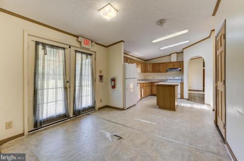 1356 Kings Hwy, Pilesgrove NJ 08098-2517 exterior