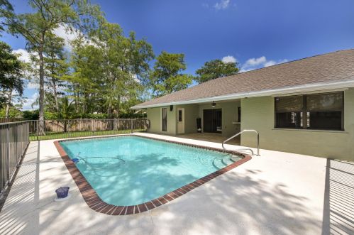 13936 Barberry Ct, West Palm Beach, FL 33414-8179