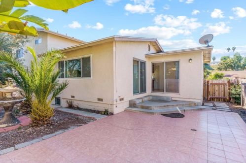 4090 Mira Costa St, Oceanside CA 92056-4611 exterior