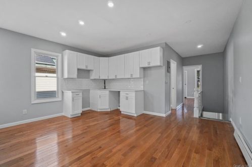 2027 Pitman Ave, Bronx, NY 10466-1922