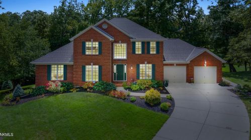 3084 Barons Cove Dr, Covington, KY 41017-8131
