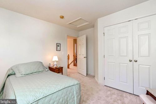 34 Stocks St, Lovettsville VA  20180-8640 exterior