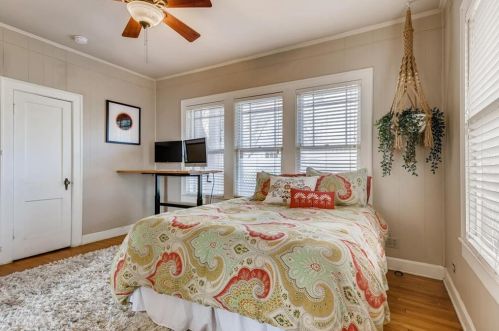 908 38th 1/2 St, Austin TX 78751-5218 exterior