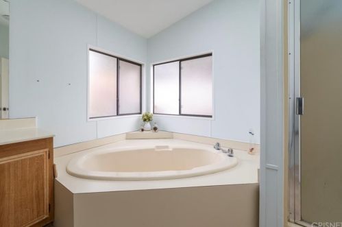 27546 Jasper Way, Santa Clarita CA  91384-3162 exterior