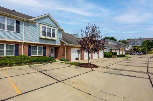 5155 Carriage Hill Ln, Cincinnati, OH 45248-2450