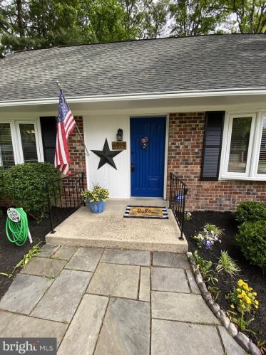 6919 Vancouver Rd, Springfield, VA 22152-3353