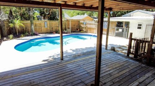 5418 20th Ave, Saint Petersburg FL  33707-4839 exterior
