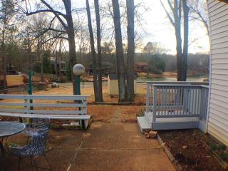3953 Otter Dr, Memphis, TN 38128-2419