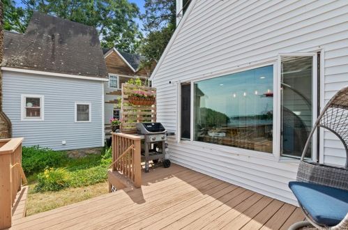 9 River Rd, East Lyme, CT 06333-1719