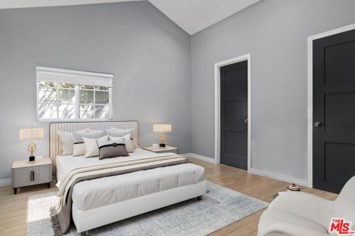 3985 Alta Mesa Dr, North Hollywood CA  91604-4010 exterior