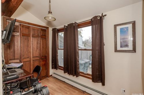 50 Totten Pl, Babylon NY  11702-2810 exterior