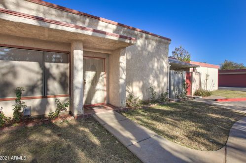 5033 New World Dr, Glendale, AZ 85302-5023