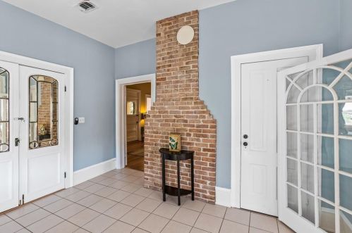 2927 Bernardo De Galvez Ave, Galveston TX 77550 exterior