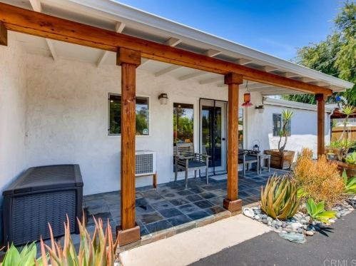 596 Vale Vw Dr, Vista CA  92081-6741 exterior