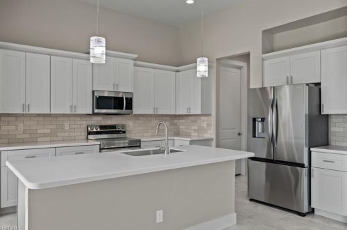 2541 26th Ave, Cape Coral, FL 33993-3320