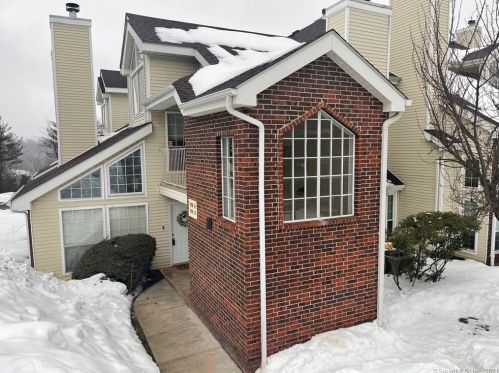110 Carriage Crossing Ln, Middletown, CT 06457-5831