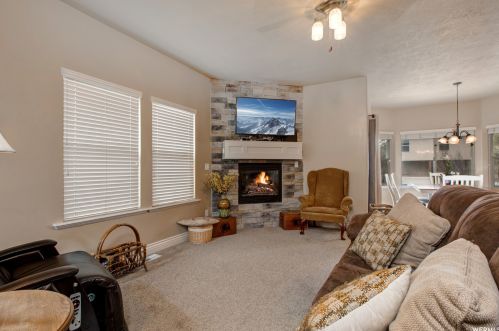 3948 Winthrope Dr, Taylorsville, UT 84088-5745