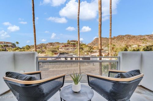 7627 22nd St, Phoenix AZ  85020-4706 exterior