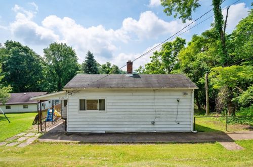1443 Hunter Rd, Verona, PA 15147-2205