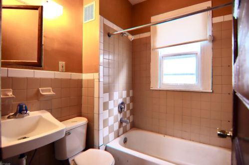 13 Essex St, East Orange NJ  07017-1305 exterior