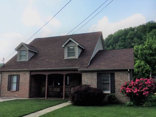 111 Riverview Dr, Pikeville, KY 41501-3754