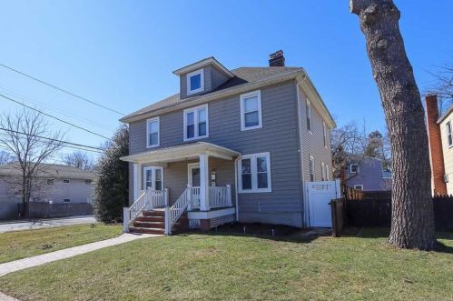 281 Linden Ave, Westbury, NY 11590-3237