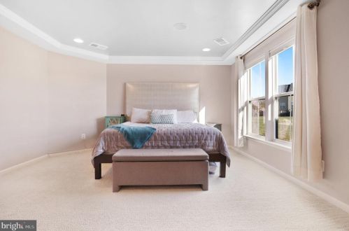 9193 Lake Preston Ct, Bristow VA  20136-6170 exterior