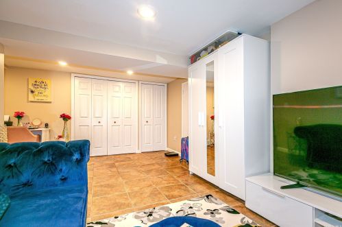 11581 Pkwy Dr, Floral Park NY  11003-3934 exterior