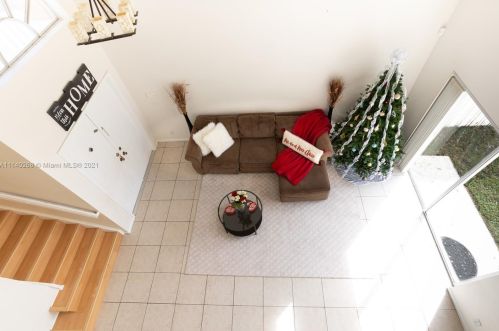 3136 176 Ter, Hollywood FL 33029-5556 exterior