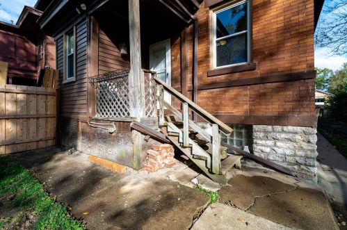 715 Fred Shuttlesworth Cir, Cincinnati OH 45229-2113 exterior