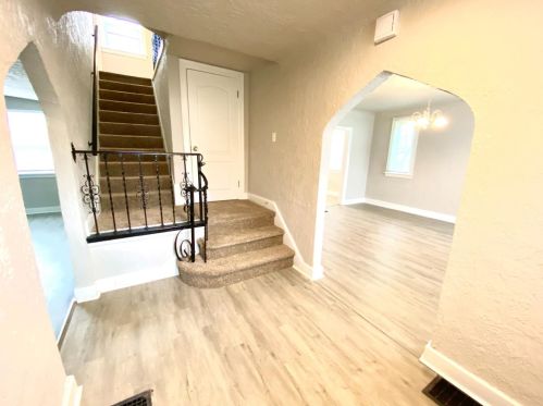 1255 Avon Dr, Cincinnati, OH 45229-1209