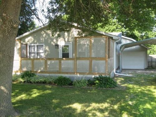 110 Highway St, Roberts, IA 50569-1224