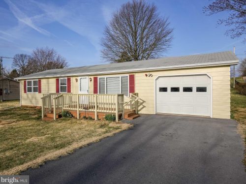 133 Azalea Dr, Charles Town WV  25414-5841 exterior