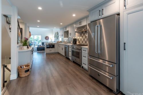 526 Elena Ave, Redondo Beach, CA 90277-2160