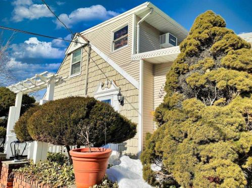 82 Whaley Ave, Bethpage NY  11714-5250 exterior
