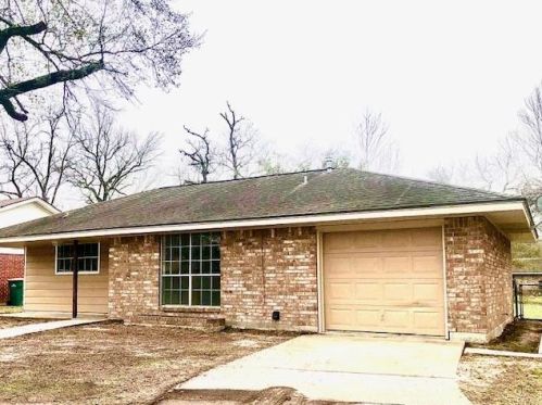 222 Crest Hill Dr, Conroe, TX 77301-4052